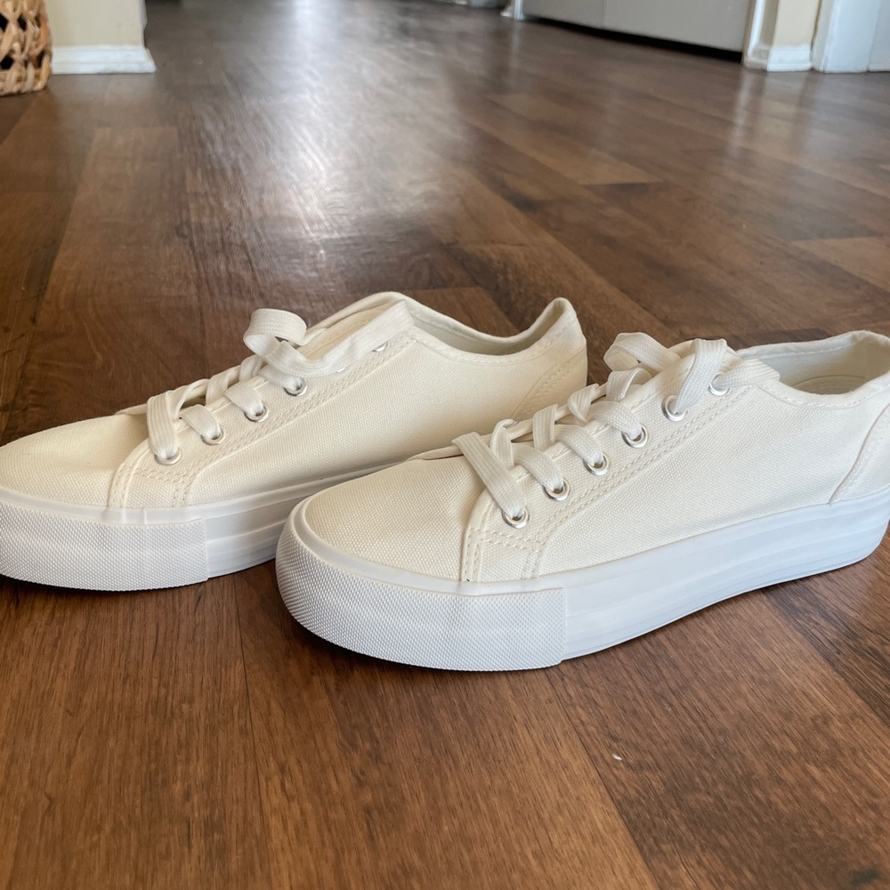 Tennis Shoes